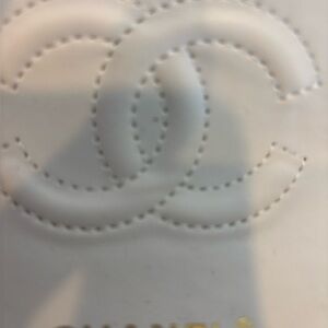 CHANEL White Leather Card Holder with Gold Logo